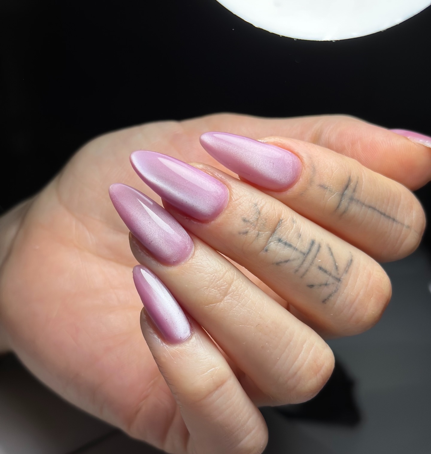 Jel tırnak çalışması — Beşiktaş nail art trend tasarım örneği