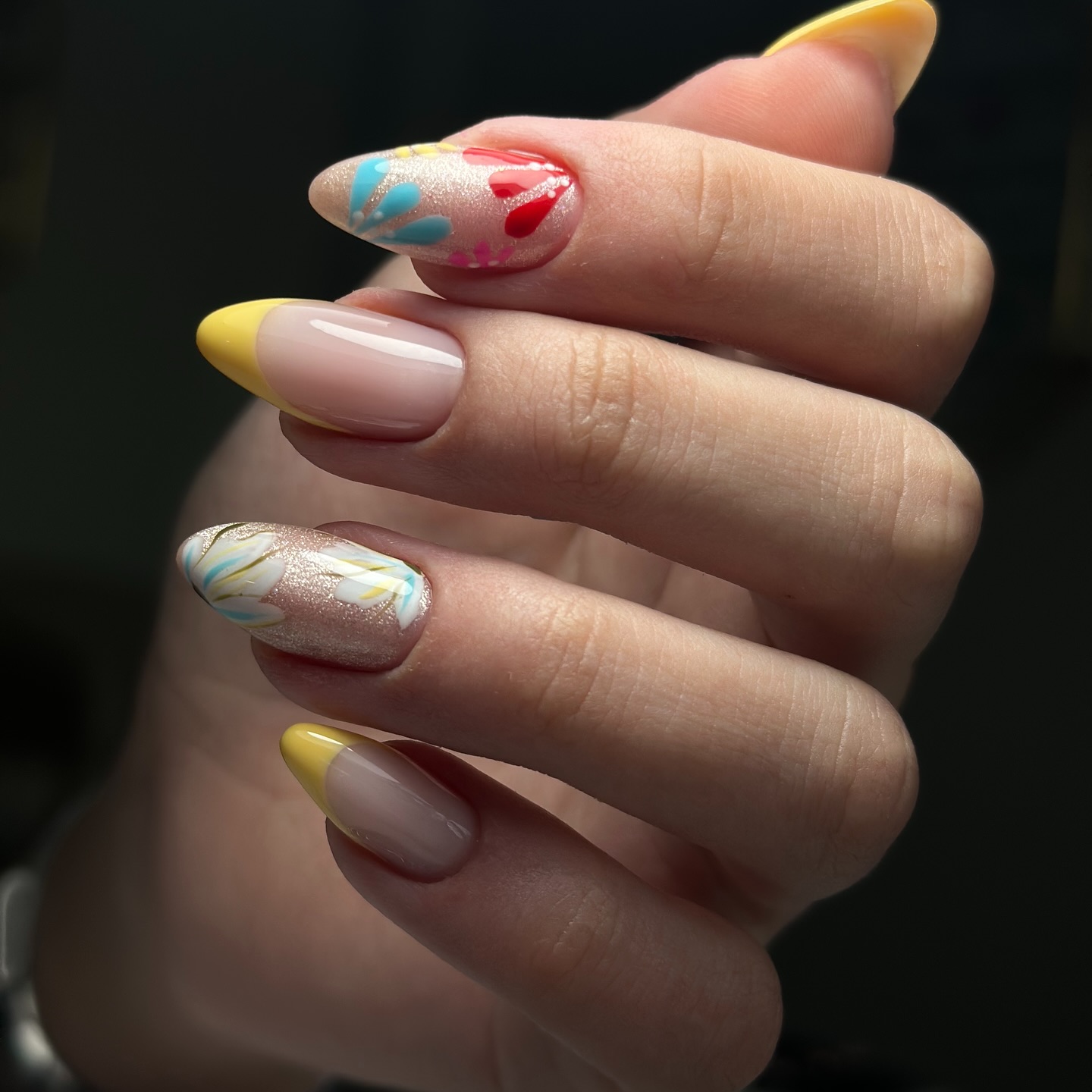 Beşiktaş protez tırnak örneği — manikür pedikür nail art