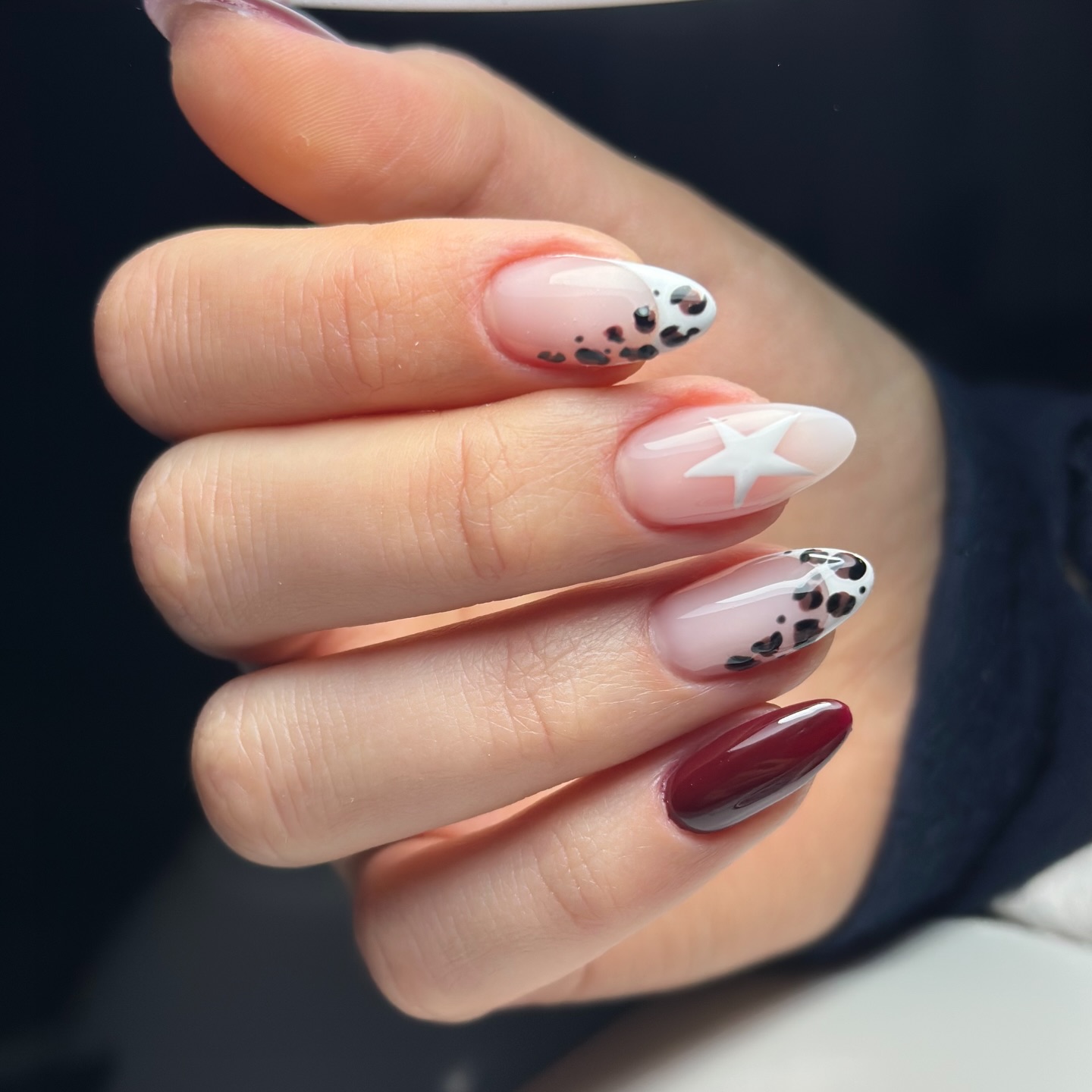 Beşiktaş protez tırnak örneği — jel tırnak nail art trend tasarım