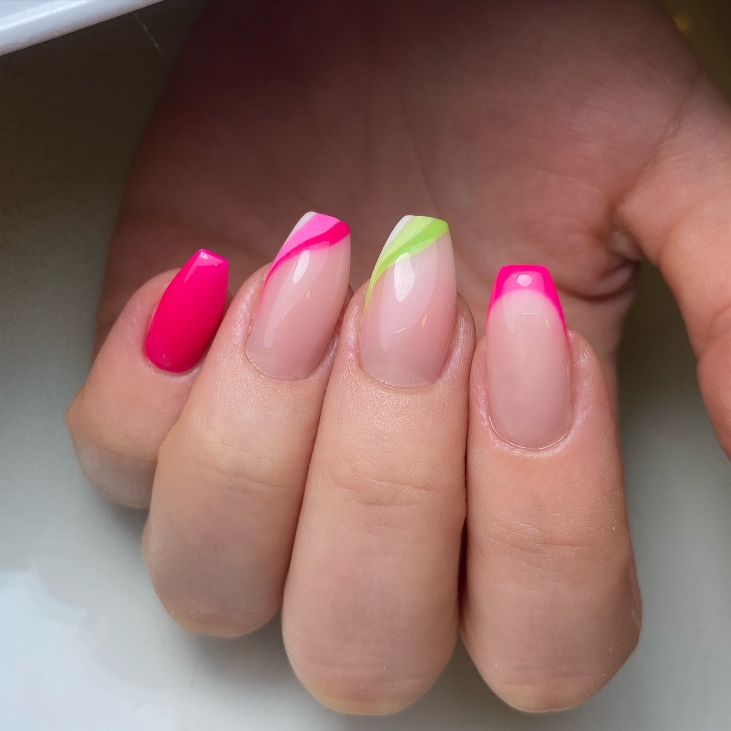 Jel tırnak çalışması — protez tırnak nail art trend Beşiktaş örneği